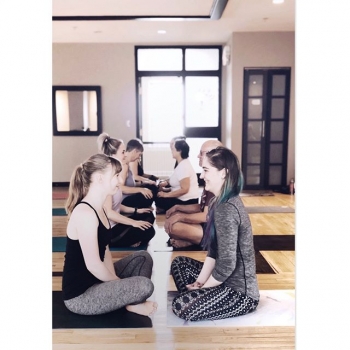 Happiness is an inside job 😊 
New students to Yoga Mala do we have a deal for you! $50 for 2 weeks of unlimited yoga. 🙌
Come try us out! 📷 @kplatimer

#behappy
#doyoga
#YogaMalaRegina
#yqryoga